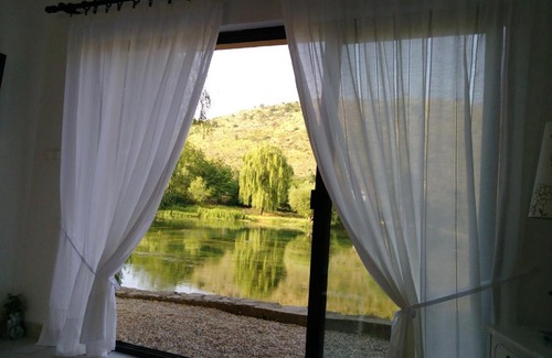 Hodbina Apartment | River House Buna