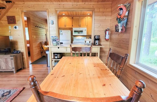 Mazama House | River House - Cabin at Lost River