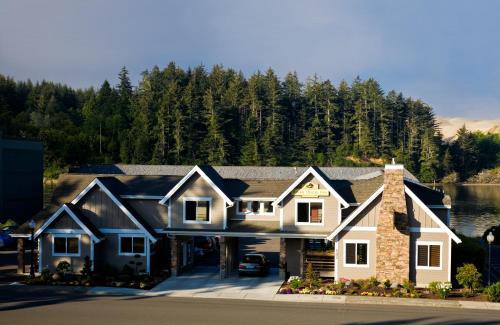 Florence Hotel | River House Inn, a Baymont by Wyndham