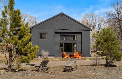 Livingston House | River Island Retreat