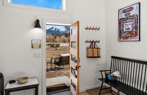 Livingston House | River Island Retreat