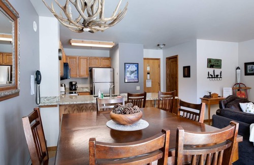Historic District Condo | River Mountain Lodge Colorado Trail Condo: Ski-In, Downtown Breck