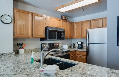 Historic District Condo | River Mountain Lodge Colorado Trail Condo: Ski-In, Downtown Breck