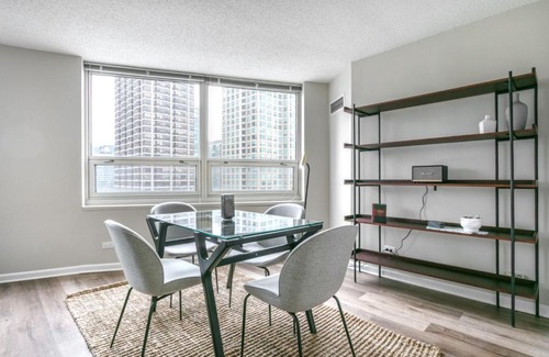 Rush and Division Apartment | River N 2BR w Gym WD nr Magnificent Mile CHI-164