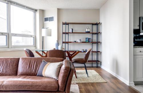 Rush and Division Apartment | River N 2BR wGym Deck Pool nr Mag Mile CHI-133