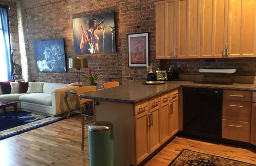 Near North Side Apartment | River North's Rock N' Roll - In The Heart of the City