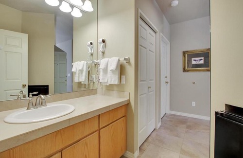 Century West Hotel | River Ridge Suite