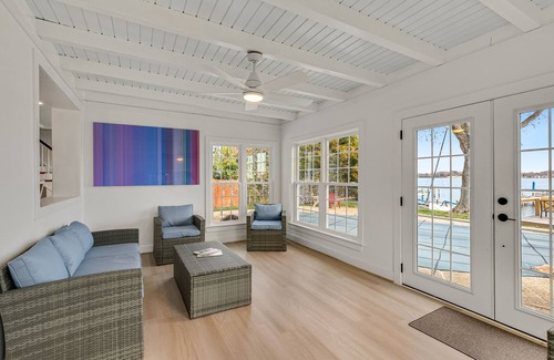 Selby-on-the-Bay House | River's Edge - Newly renovated 3BR Waterfront Retreat with Pool