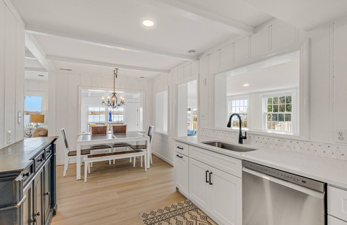 Selby-on-the-Bay House | River's Edge - Newly renovated 3BR Waterfront Retreat with Pool
