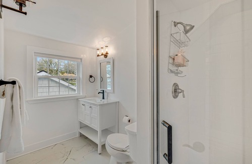 Selby-on-the-Bay House | River's Edge - Newly renovated 3BR Waterfront Retreat with Pool