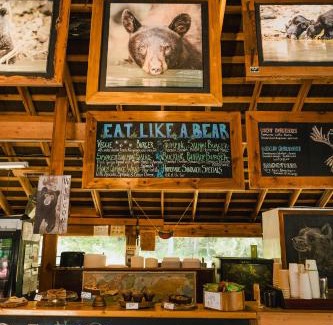 Blue River House | River Safari Bear Den