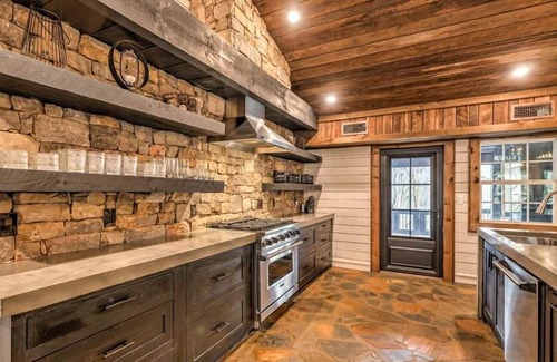 Fry Cabin | River Song- River Front | 1 Level | Outdoor Fireplace | Hot Tub