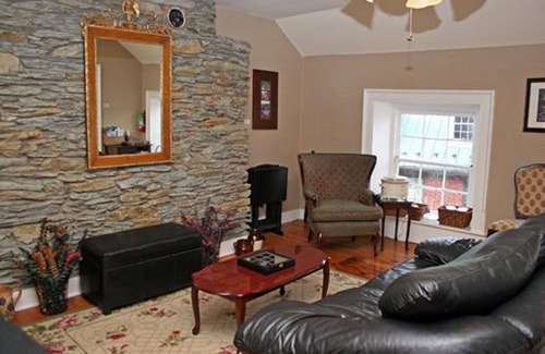 Harpers Ferry House | River View East - Full Bed
