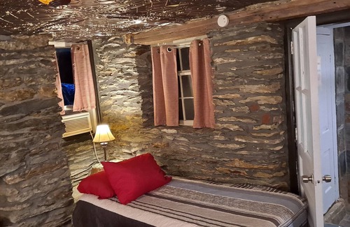 Harpers Ferry House | River View East - Full Bed