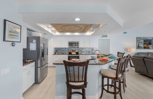 Caloosahatchee House | River View, Heated pool - Serenity & Sunrises - Roelens Vacations