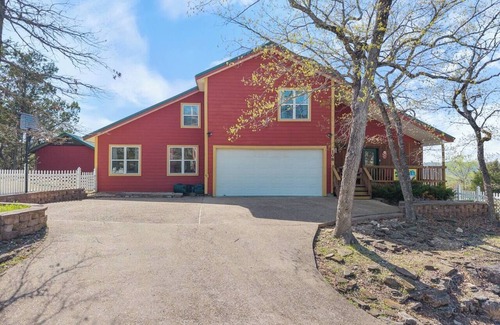 Eureka Springs House | River Views, Hot Tub, Sleeps 10!