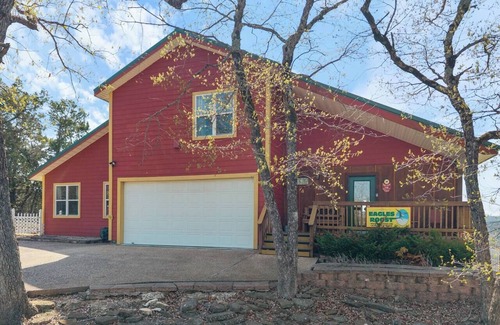 Eureka Springs House | River Views, Hot Tub, Sleeps 10!