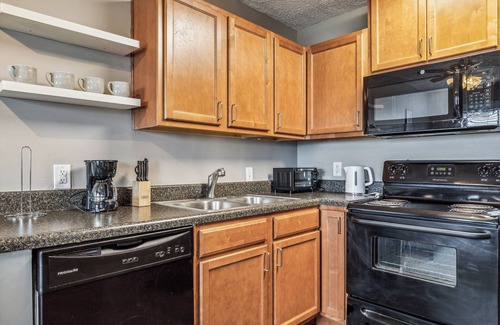 Indianapolis Apartment | River West 1006 I Corporate 2Bd Apt I Parking