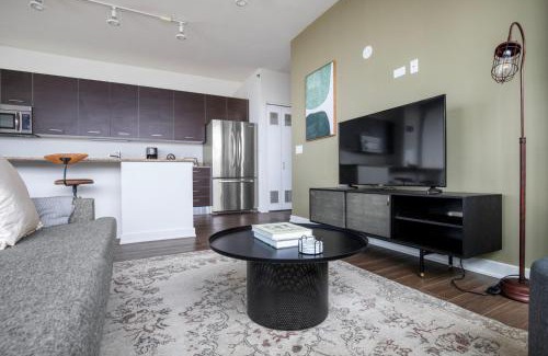 River West Apartment | River West 2br w party room nr fulton market CHI-1024