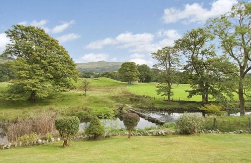 Ambleside Cottage | Riverbank At Stepping Stones