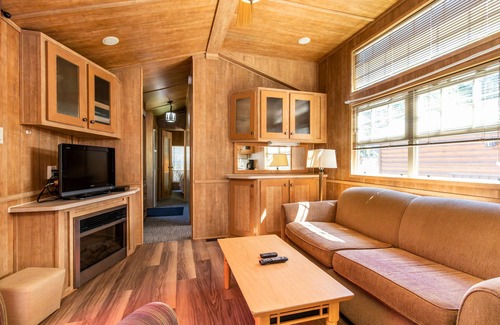 Regional District of Nanaimo Cabin | Riverbend Cottages & RV Resort