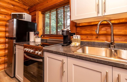 Regional District of Nanaimo Cabin | Riverbend Cottages & RV Resort