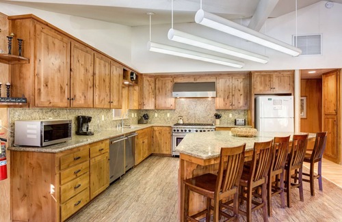 North Wawona Cabin | Riverfront Retreat