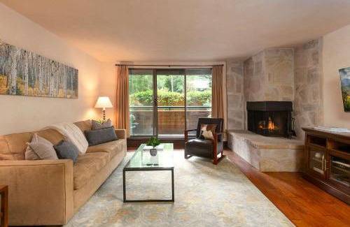Aspen House | Riverfront 2 BR - Steps to Town - Pool & Hot Tub