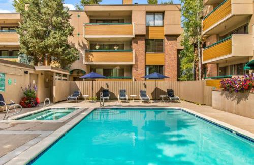 Aspen House | Riverfront 2 BR - Steps to Town - Pool & Hot Tub