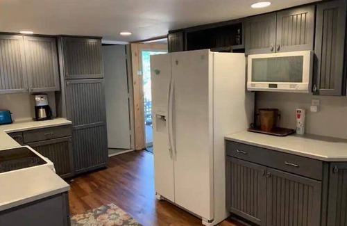 Drake Cabin | Riverfront Cabin Near Estes Park - Fishing Access & Close to RMNP