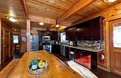 Leavenworth House | Riverfront Cabin w/Hot Tub & Large Deck ft Away from the River!