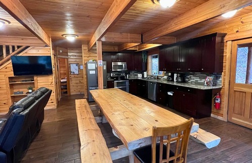 Leavenworth House | Riverfront Cabin w/Hot Tub & Large Deck ft Away from the River!