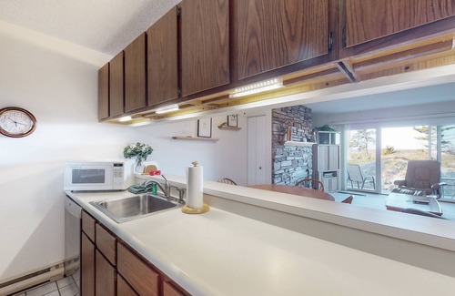 Glen Arbor Condo | Riverfront condo with beach access to lake, fireplace, washer/dryer & cable