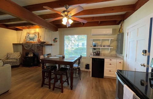 Surry Cottage | Riverfront Cottage w/Private Beach Near Wmsburg