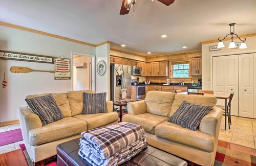 Marshall Cabin | Riverfront Hideaway w/Mtn Views in Marshall!