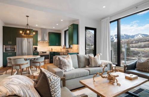 Avon Apartment | Riverfront Lodge 202 by East West Hospitality