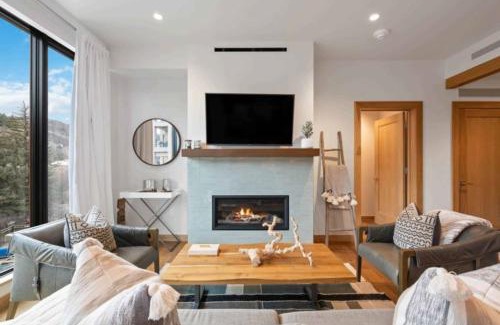 Avon Apartment | Riverfront Lodge 202 by East West Hospitality