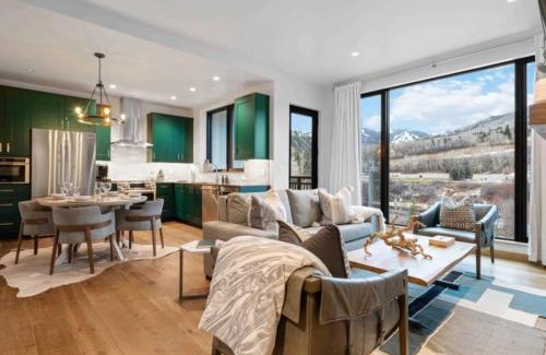 Avon Apartment | Riverfront Lodge 202 by East West Hospitality