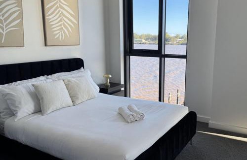 Eagle Farm Apartment | Riverfront Luxe 2Bed Pool Parking