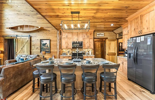 Townsend Cabin | Riverfront luxury cabin w/Free Attraction TIckets, private hot tub & deck