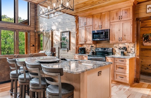Townsend Cabin | Riverfront luxury cabin w/Free Attraction TIckets, private hot tub & deck