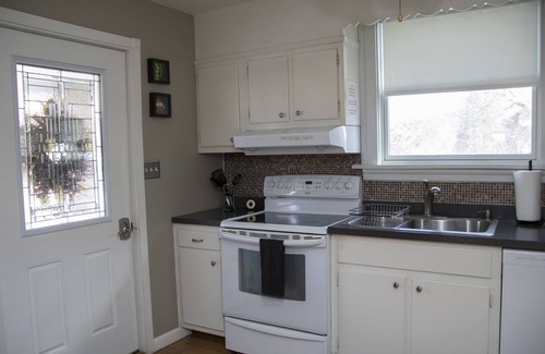 Dauphin House | Riverfront, Mountain View, Private Dock, Kayaks - Hershey, Amish, Gettysburg