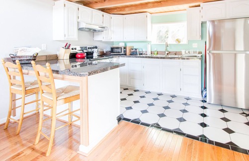 Jennings Lodge Cottage | Riverfront Portland Area Cottage. The ultimate romantic and peaceful retreat!