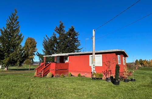 Clatskanie Cottage | Riverfront Red Cottage: Boating, fishing, hiking and kayaking