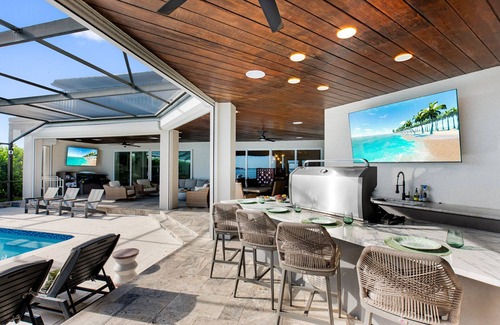 Caloosahatchee House | Riverfront Riviera Outdoor TV's/Hotub/Tanning Deck