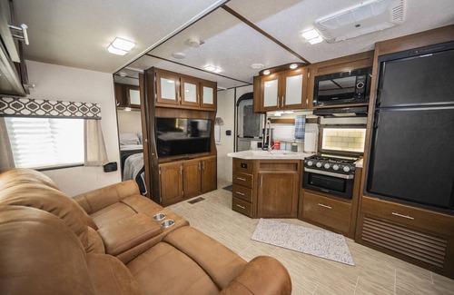 Bandera House | Riverfront RV on Medina River/1 Blk off Main in Bandera/"Hummingbird" RV