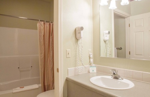 College Hotel | Rivers Edge Resort
