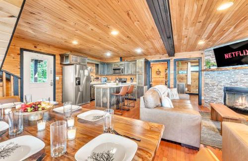 Bryant House | Rivers Ledge Cabin with breathtaking views hot tub & indoor pool