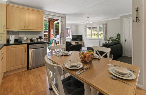 Lynton Cabin | Riverside 2 Bed Lodge with Hot Tub. Walk to Lynton Centre. Free Parking.