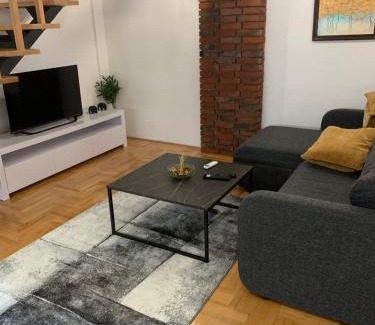 City Center Apartment | Riverside apartment with private parking